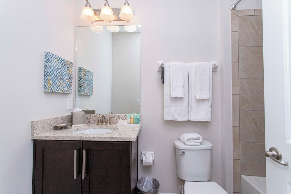 Luxurious 5Bd Single Family w Pool Jacuzzi Encore Resort 7432 - photo 21