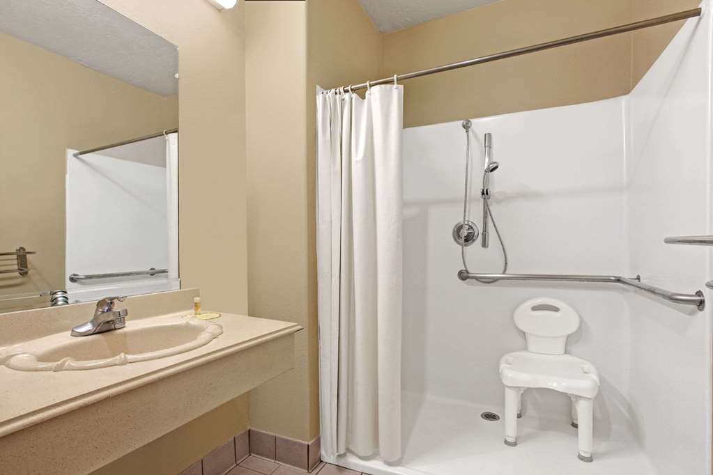 Days Inn & Suites by Wyndham Houston North Spring - photo 7
