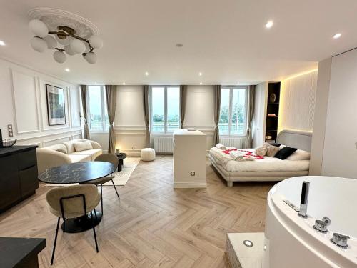 Hotel Quai de Saone in Macon, France