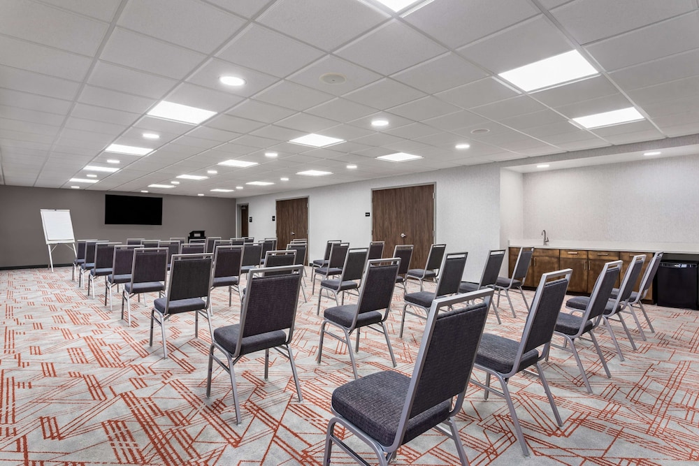 Hampton Inn & Suites Richmond IN - photo 38