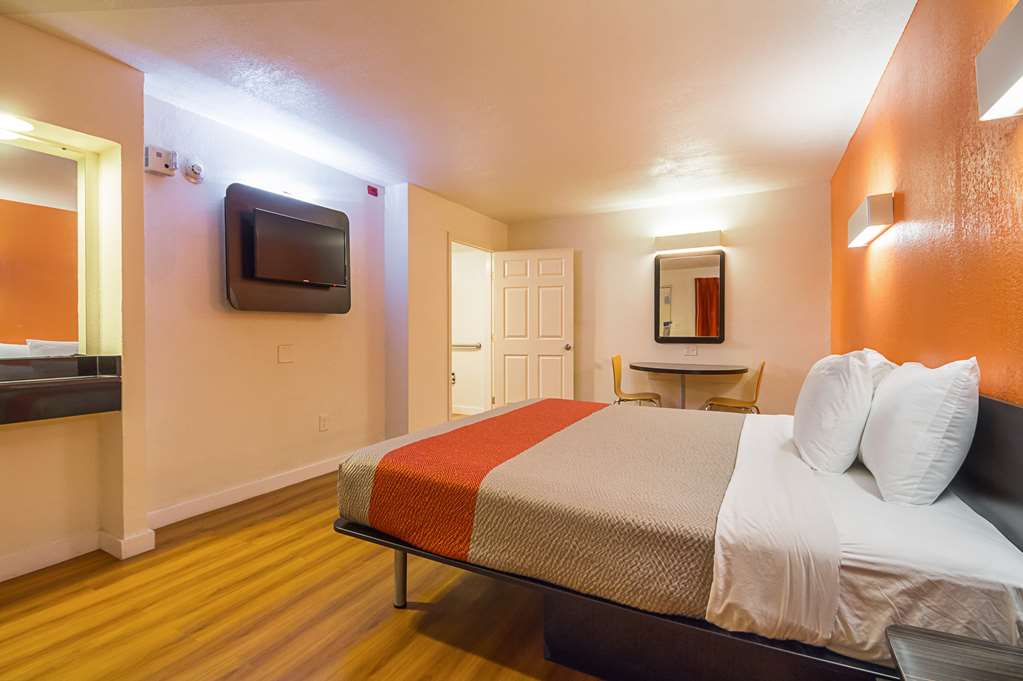 Motel 6 Garland TX Northeast Dallas - photo 7