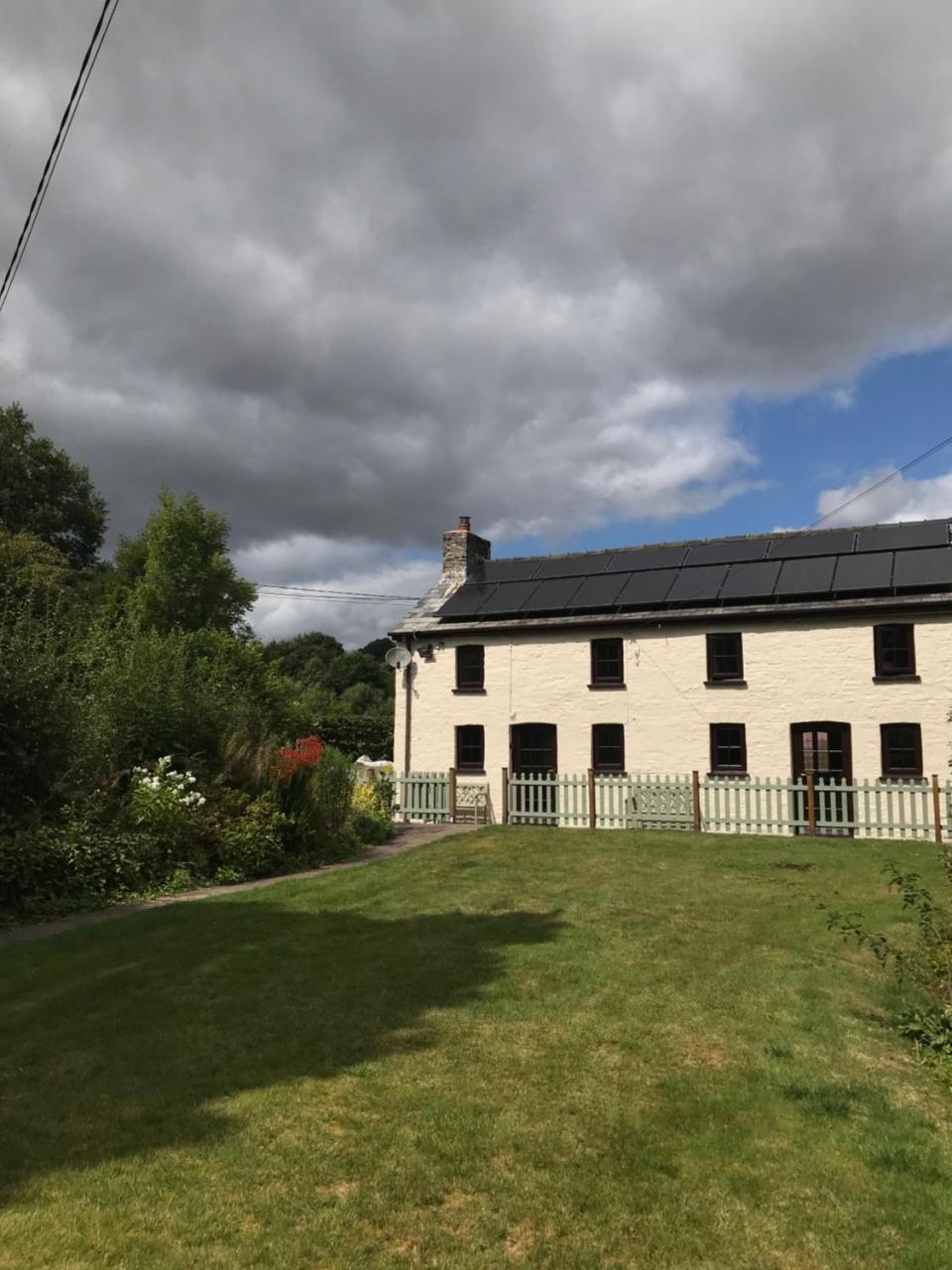 Cobblers Cottage in Brecon Beacons — 4-Star Luxury Hotel in Brecon, United Kingdom