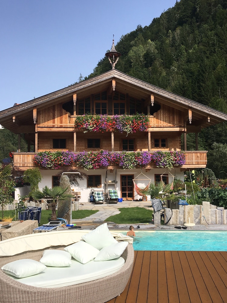 Haus Anni im Paradies — 4-Star Luxury Hotel in Kiefersfelden, Germany