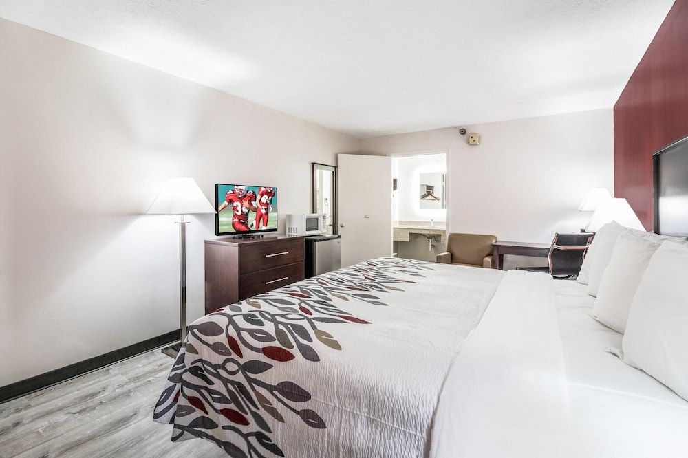 Red Roof Inn Cadiz - photo 11