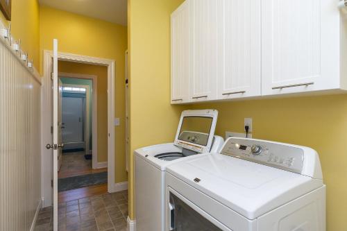 Night Sand by Oak Island Accommodations - photo 16