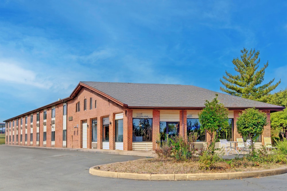 Capital O Amerihost Inn and Suites Fulton Hwy 54 MO - photo 51
