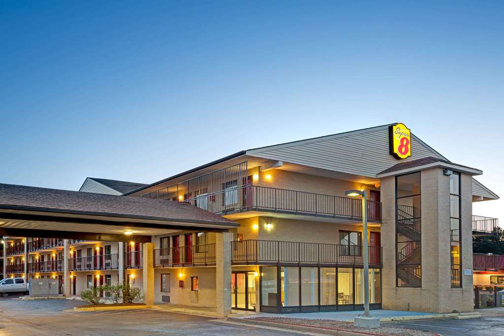Super 8 by Wyndham Fredericksburg — hotel in Fredericksburg