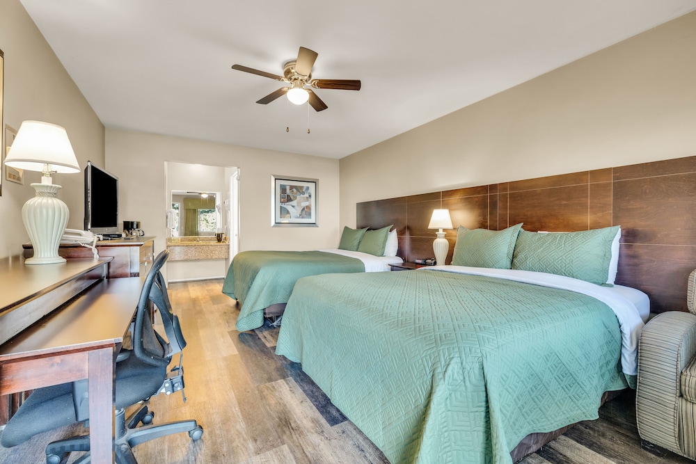 Scottish Fairway Inn - photo 22