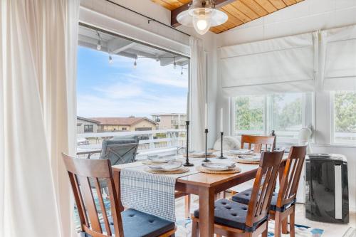 Totally Beachin Getaway by AvantStay Waterfront - photo 17