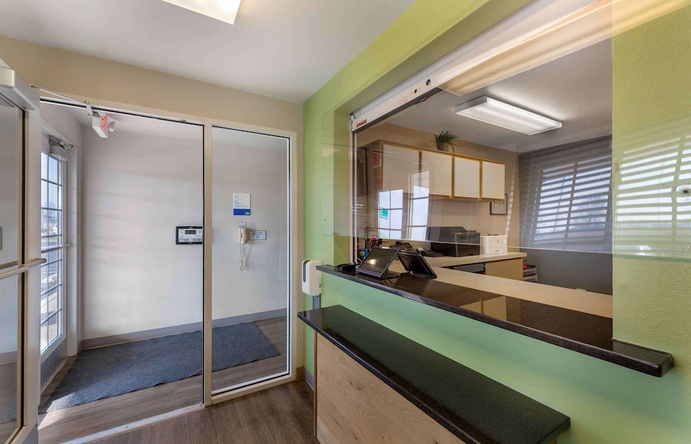 WoodSpring Suites Cleveland Avon - photo 2