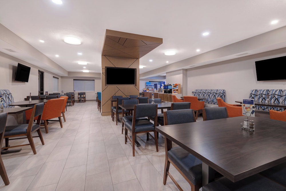 Holiday Inn Express & Suites Moab by IHG - photo 55