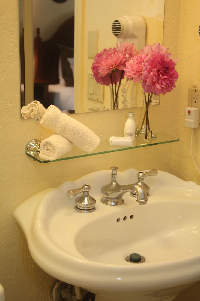 Hillwinds Inn - photo 24