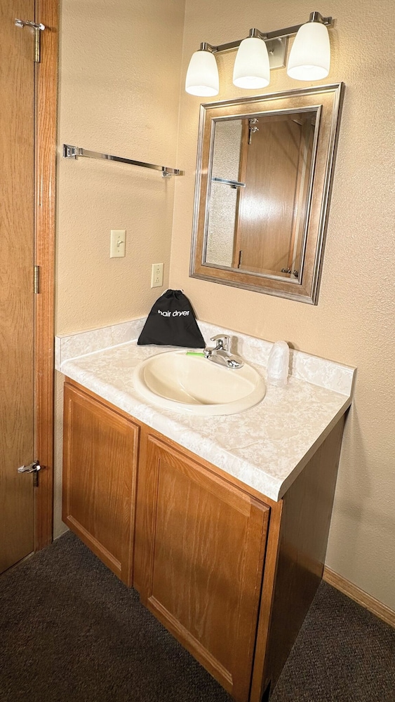 Young's Motel - photo 33