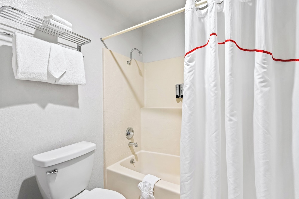 Red Roof Inn Ridgecrest - photo 27