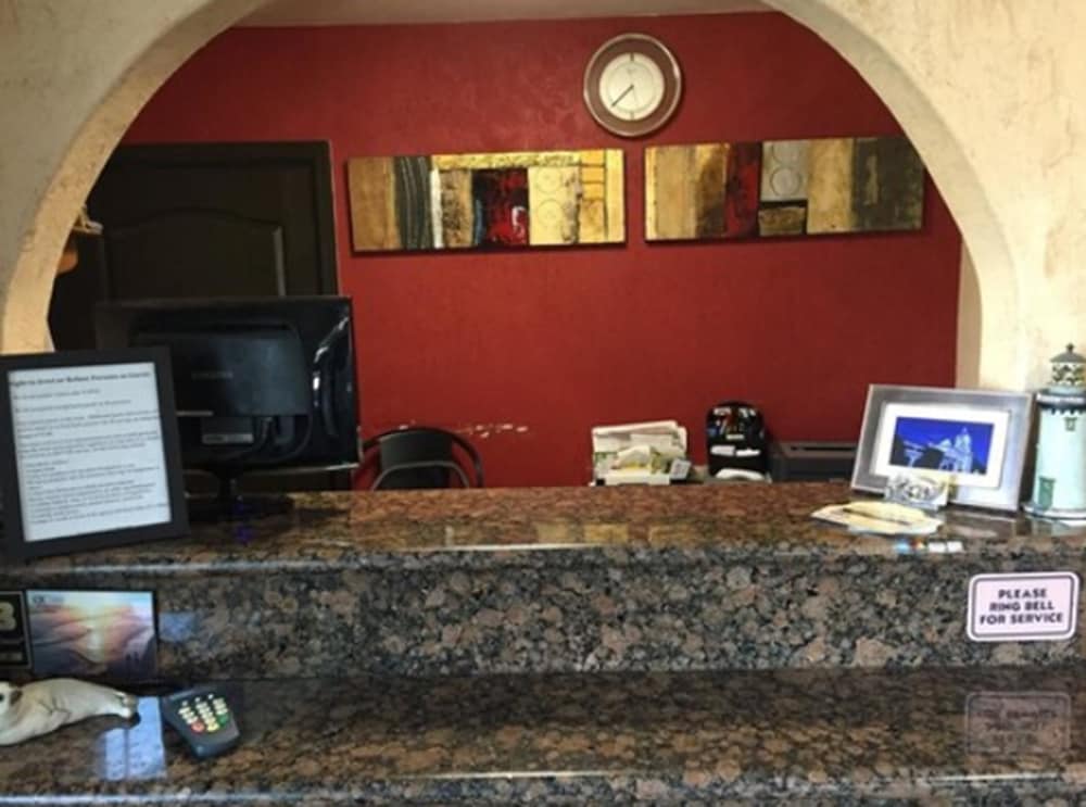 Harbor Inn & Suites - photo 33