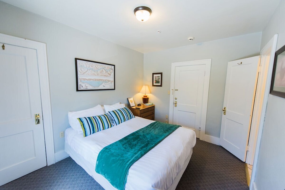 Riverwalk Inn - photo 14