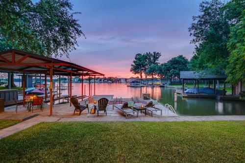The Shorewood Lakeside Oasis Pet Friendly Getaway — Marble Falls
