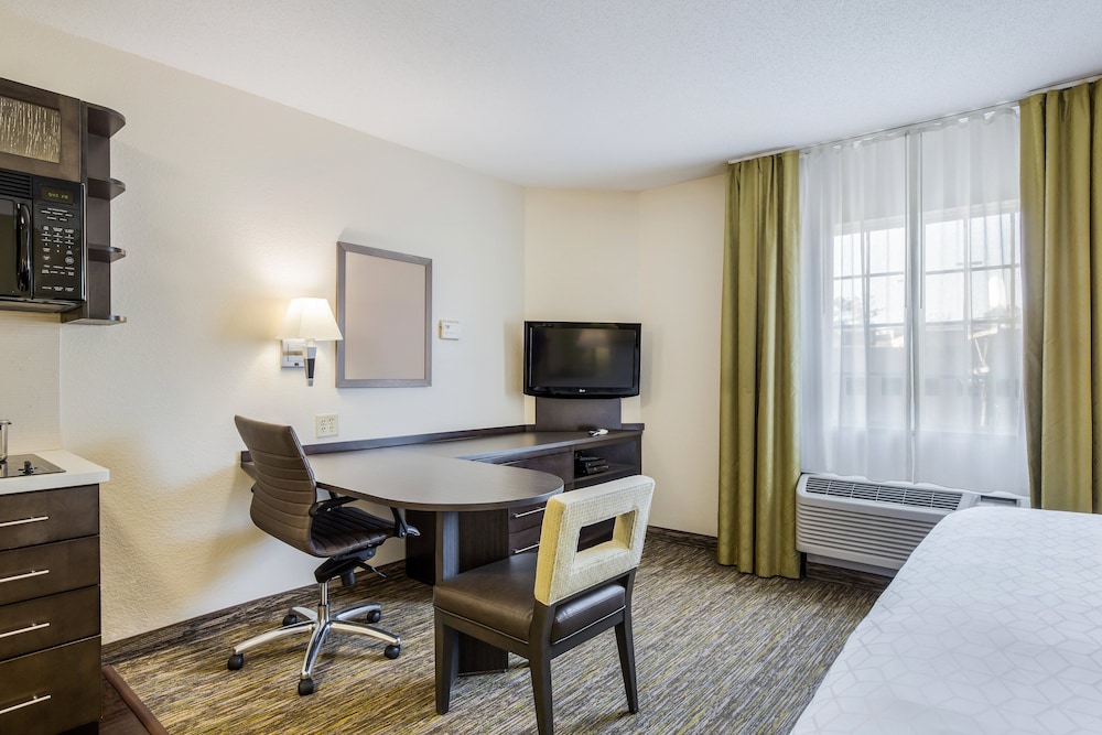Candlewood Suites Virginia Beach Town Center by IHG - photo 16