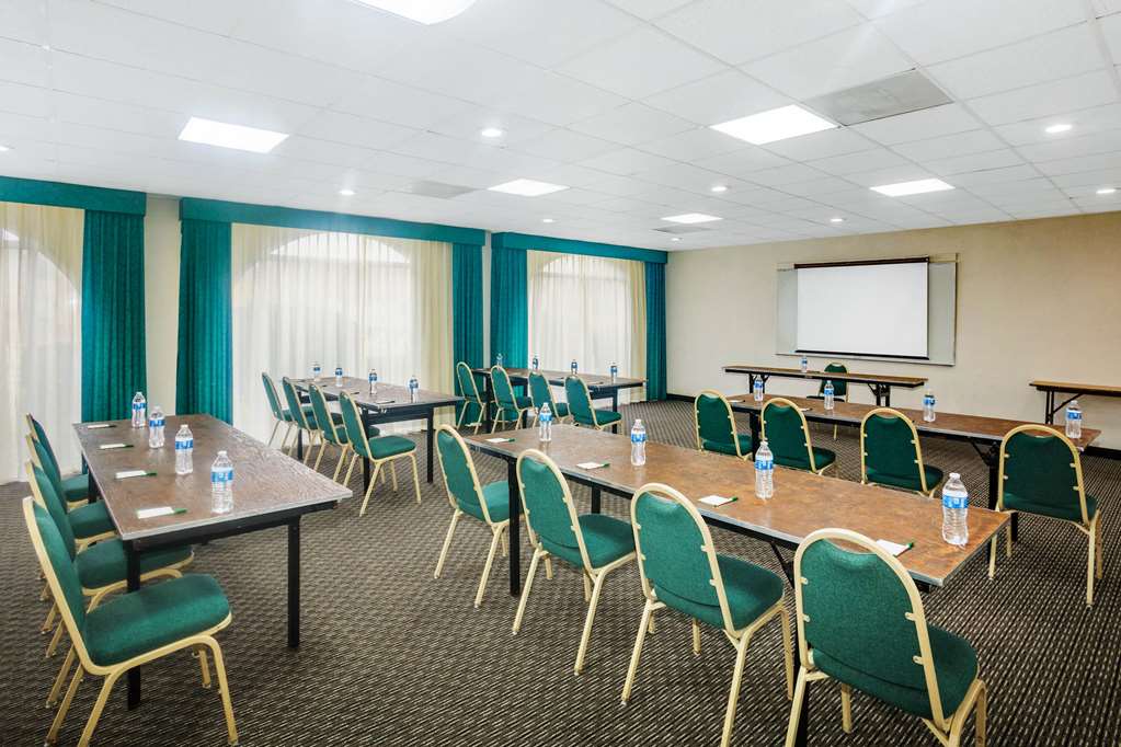Days Inn by Wyndham Del Rio - photo 46