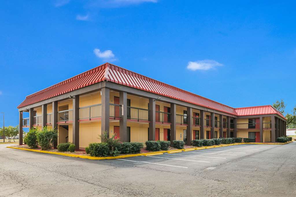Econo Lodge Columbus near Airport - photo 3
