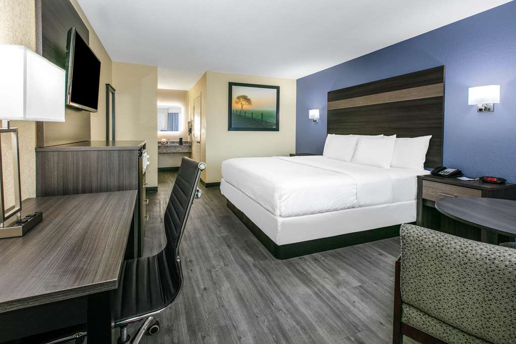 Days Inn by Wyndham Waco Near Downtown University - photo 29
