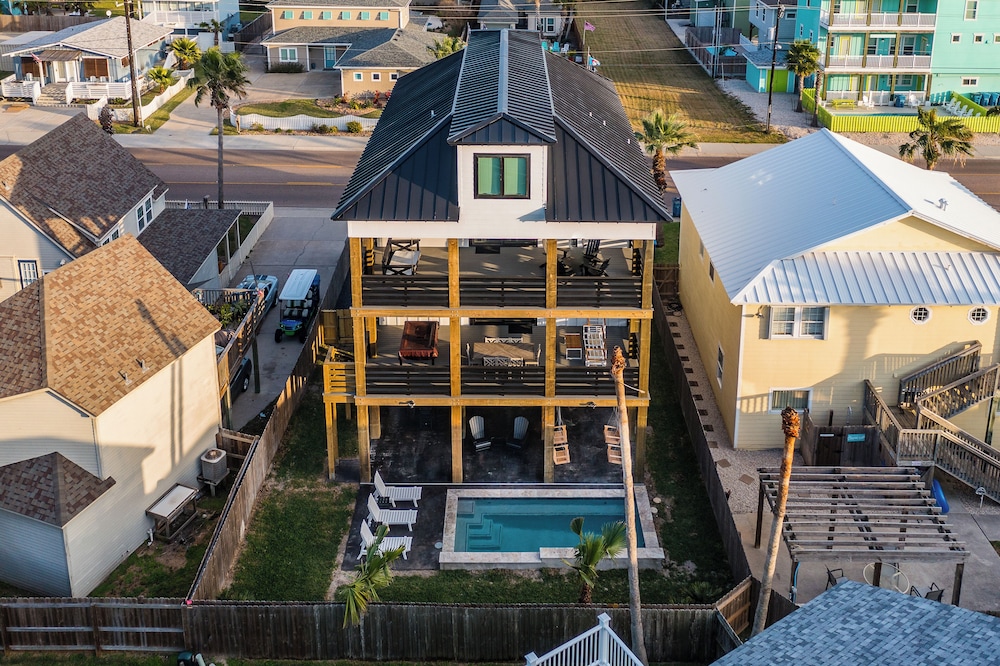 The Gentry by Silver Sands Vacation Rentals — 4-Star Luxury Hotel in Port Aransas, United States