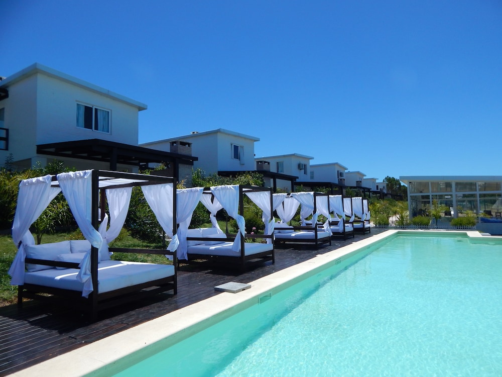 Skyblue Apart Hotel Punta Colorada — Piriapolis