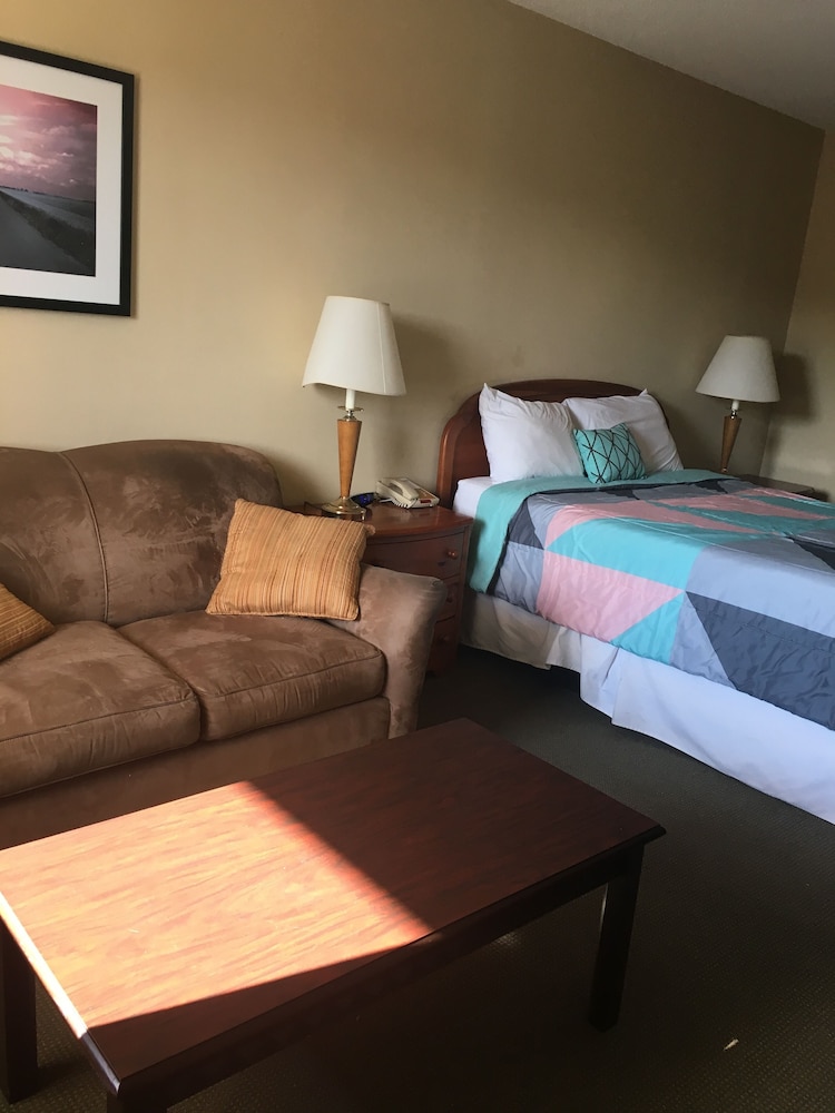 Ambassador Inn And Suites - photo 15