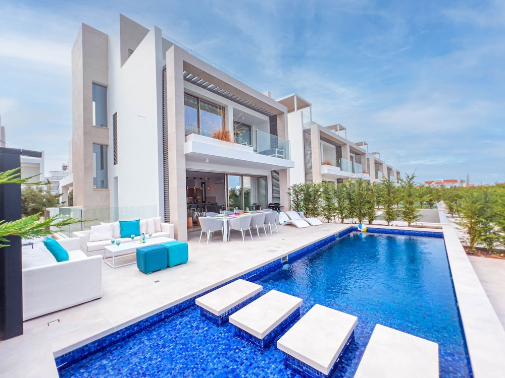 Azure Seaview Jade Villa — 4-Star Luxury Hotel in Protaras, Cyprus