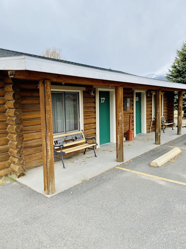 Green Creek Inn and RV Park - photo 9