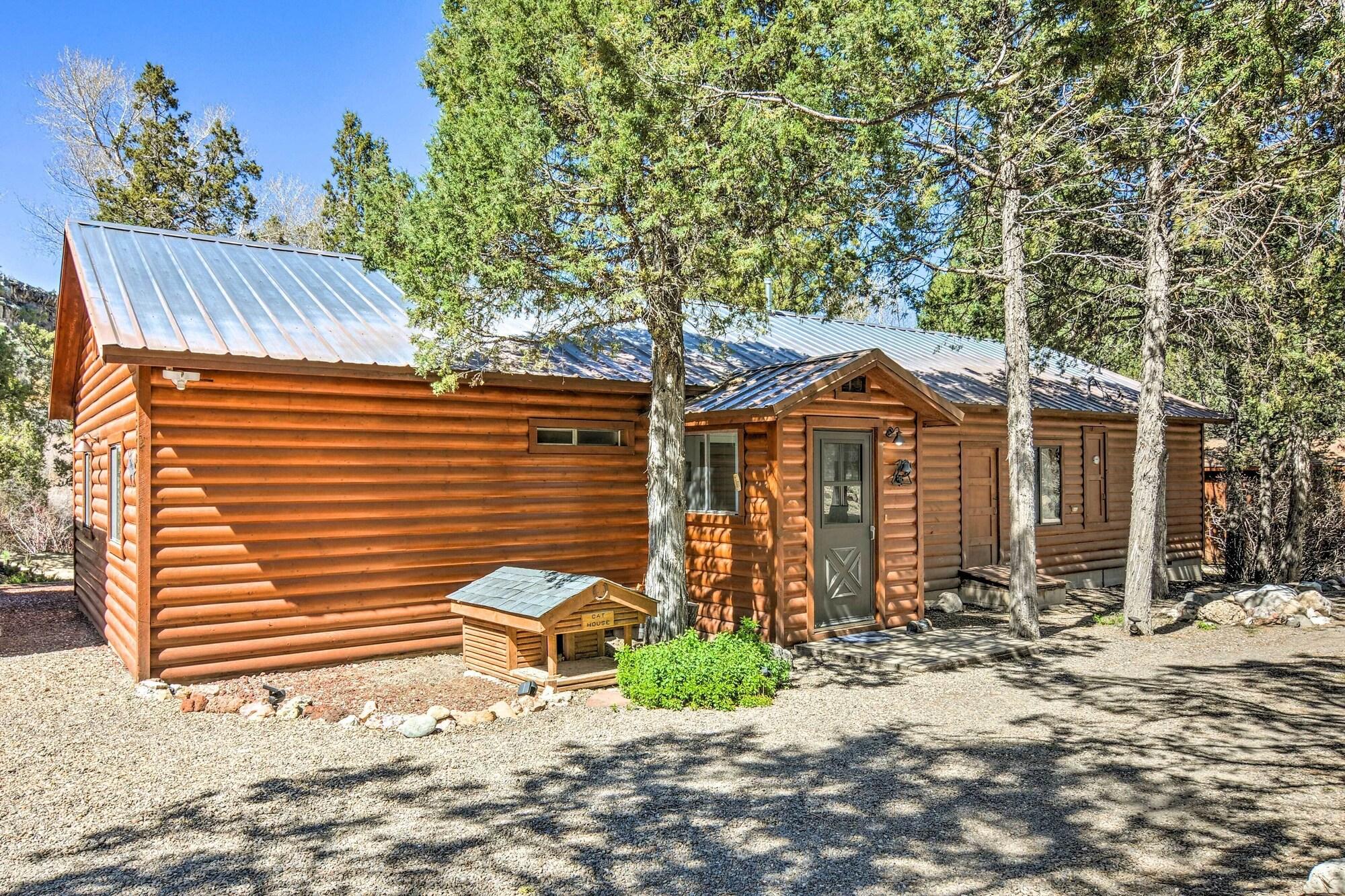 Hatch Retreat with Deck Grill and Creek Access — hotel in Hatch
