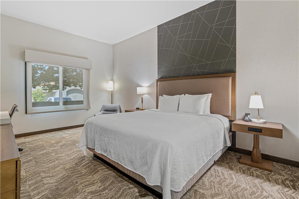Best Western Valencia Six Flags Inn & Suites - photo 11