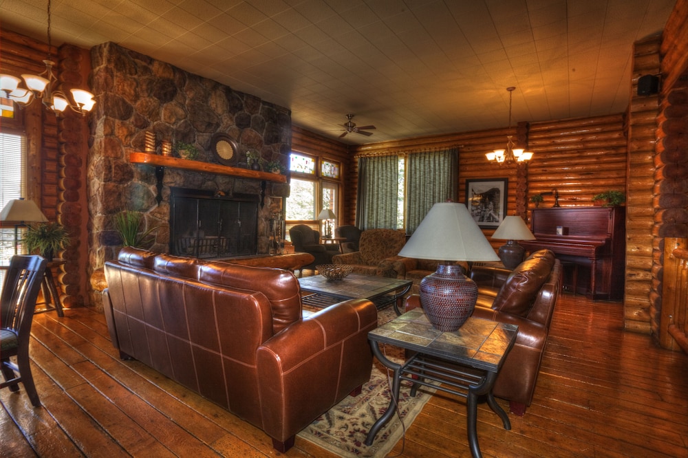 Overlander Mountain Lodge — Hinton — photo 5