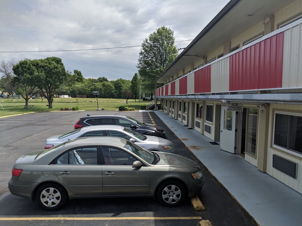 Super 8 Altamont - photo 13