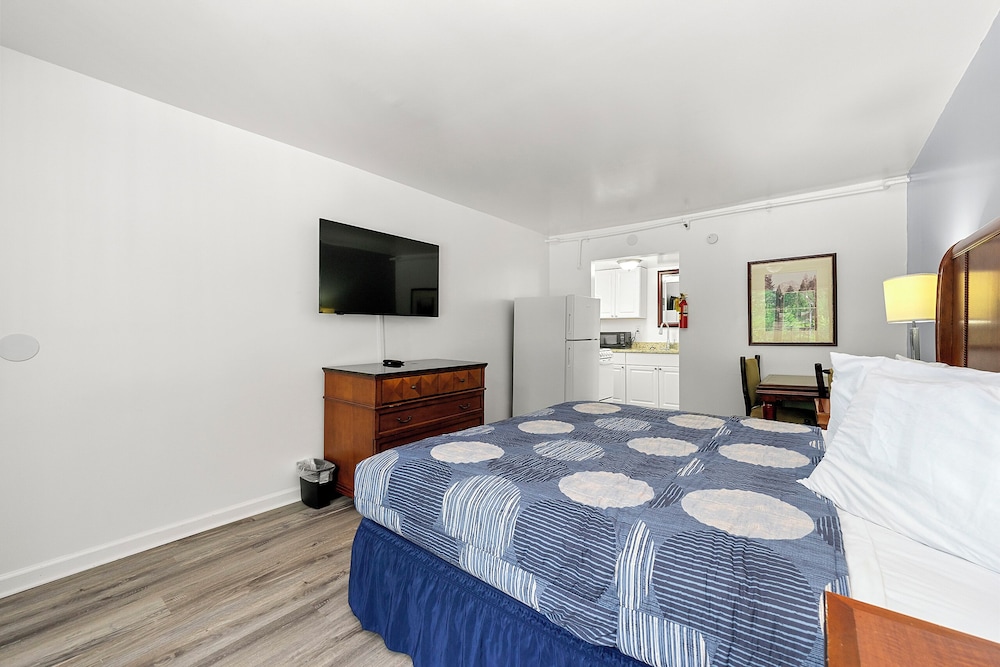 Budgetel Inn and Suites — Atlanta — photo 2