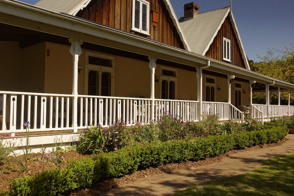 The Carriages - carbon neutral hotel in Pokolbin