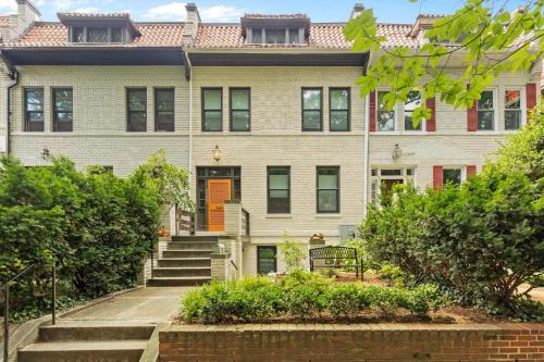 Cheery Flat in Adams Morgan Mt Pleasant — 4-Star Luxury Hotel in Washington, United States