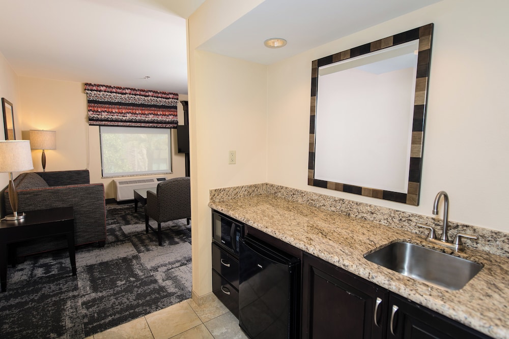 Hampton Inn & Suites Phoenix Chandler Fashion Center AZ - photo 12