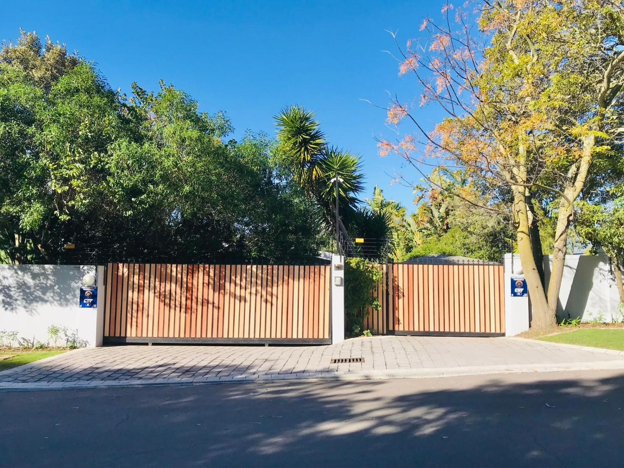 10VDW Self Catering Apartments Newly Renovated