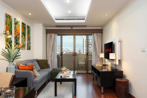 Jungle Dream King Bed Oasis with Balcony & High Speed WiFi