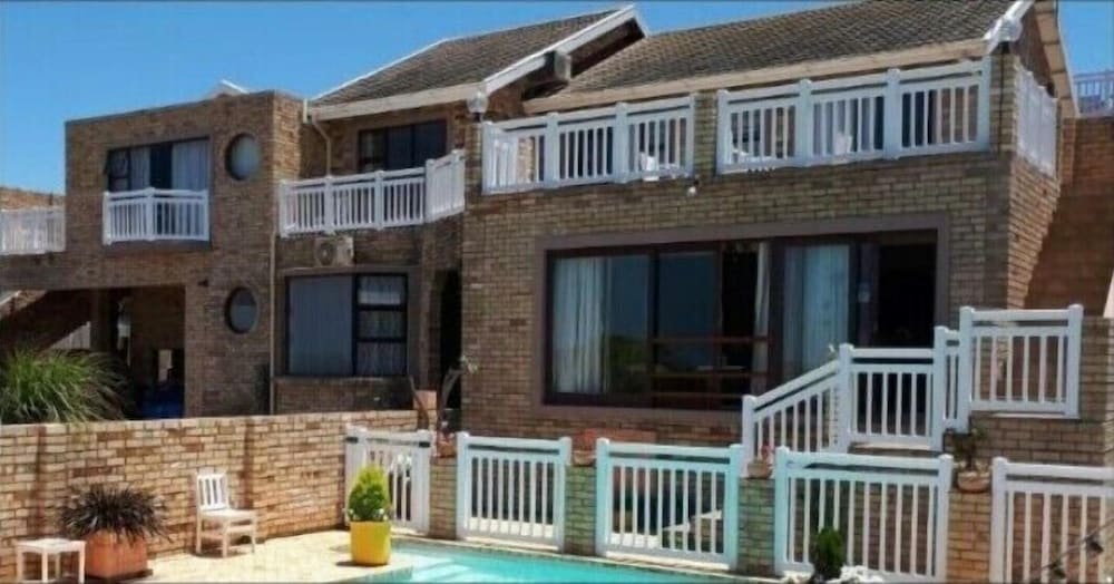 Bluewater Beachfront Guesthouse — 4-Star Luxury Hotel in Port Elizabeth, South Africa
