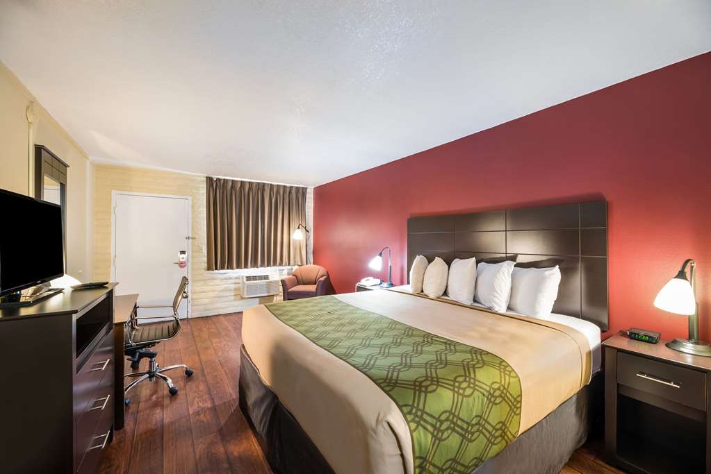 Econo Lodge I 40 exit 286 Holbrook - photo 17