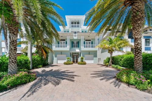Biltmore Beach House Luxury 5 Br Beachfront Pool Home Spa Sleeps 10 — 4-Star Luxury Hotel in Bonita Springs, United States