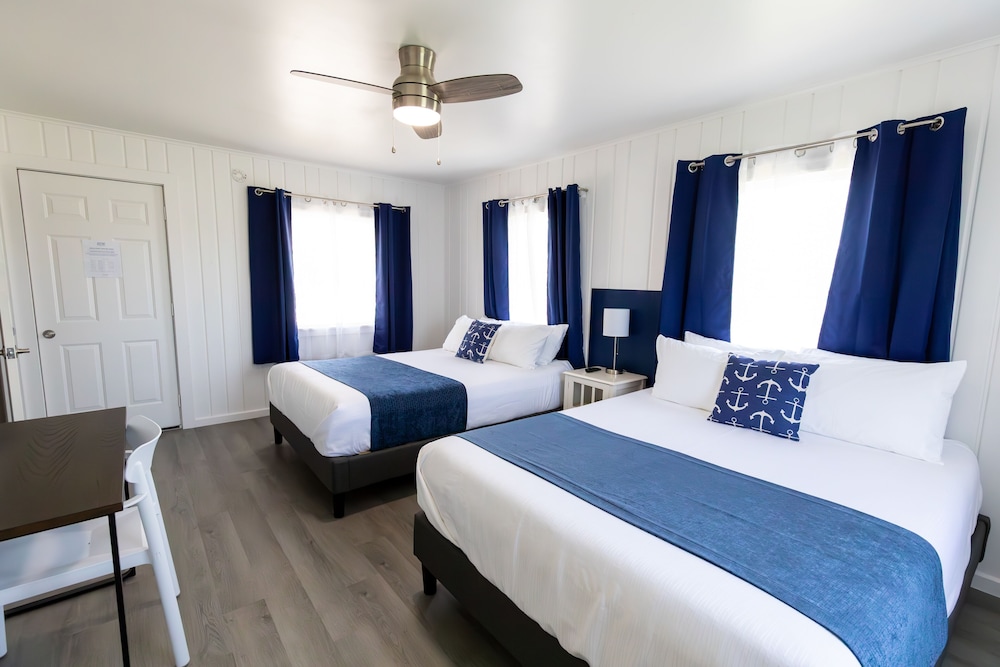 Anchor Bay Inn and Suites - photo 4