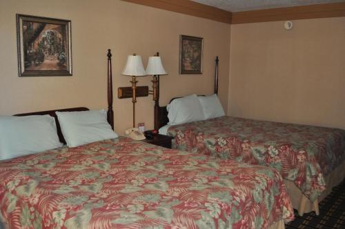 Executive Inn and Suites Springdale - photo 39