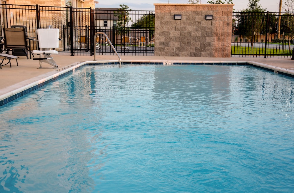 Holiday Inn Express & Suites Taylor by IHG - photo 13