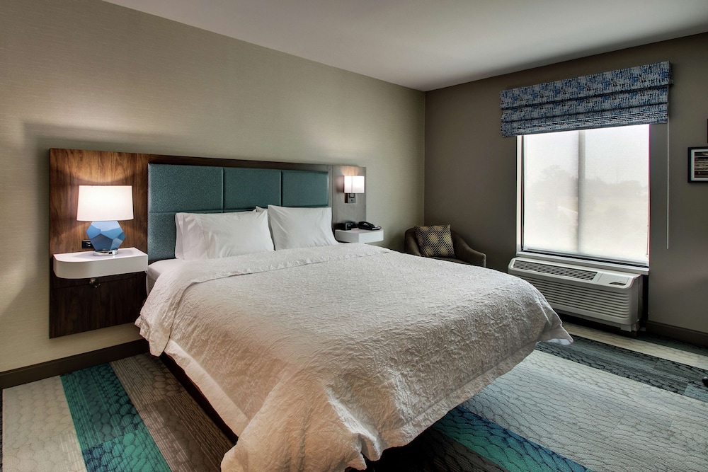 Hampton Inn & Suites Southport - photo 12