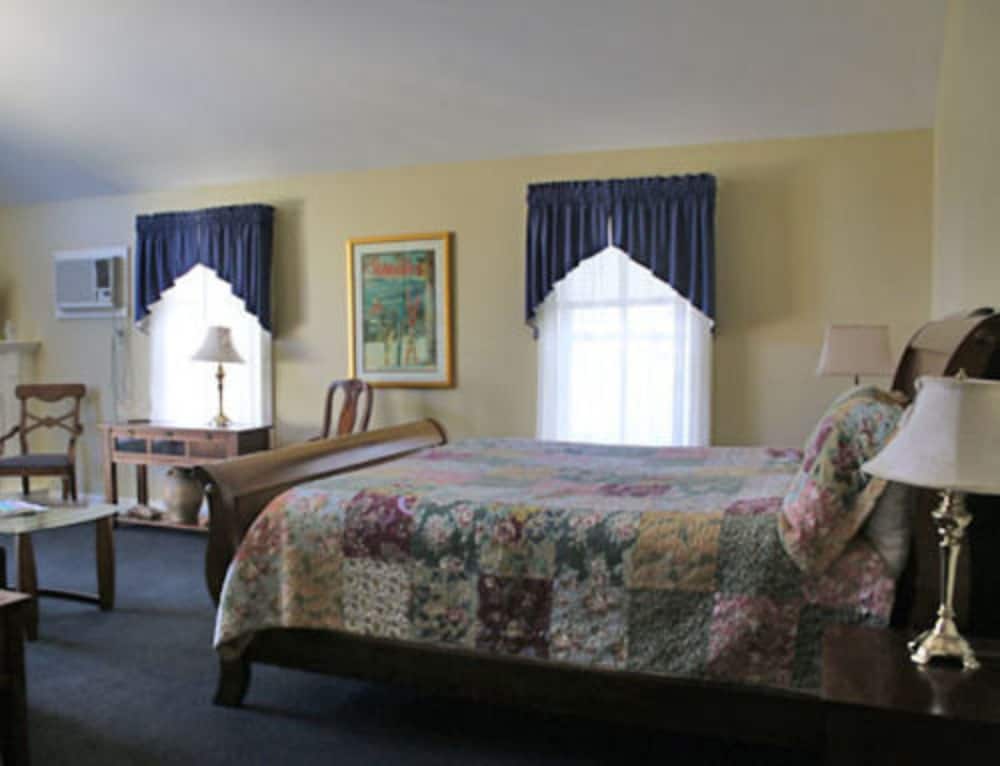 Kearsarge Inn - photo 2
