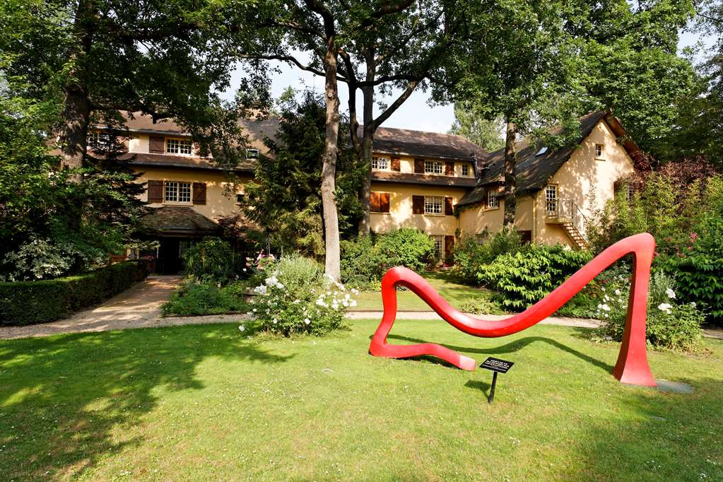 CAZAUDEHORE Hôtel Restaurant Gastronomique Terrasse et Jardins in Saint-Germain-En-Laye, France