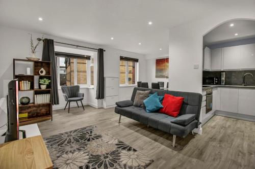 New King size bed apartment with free parking — 4-Star Luxury Hotel in London, United Kingdom